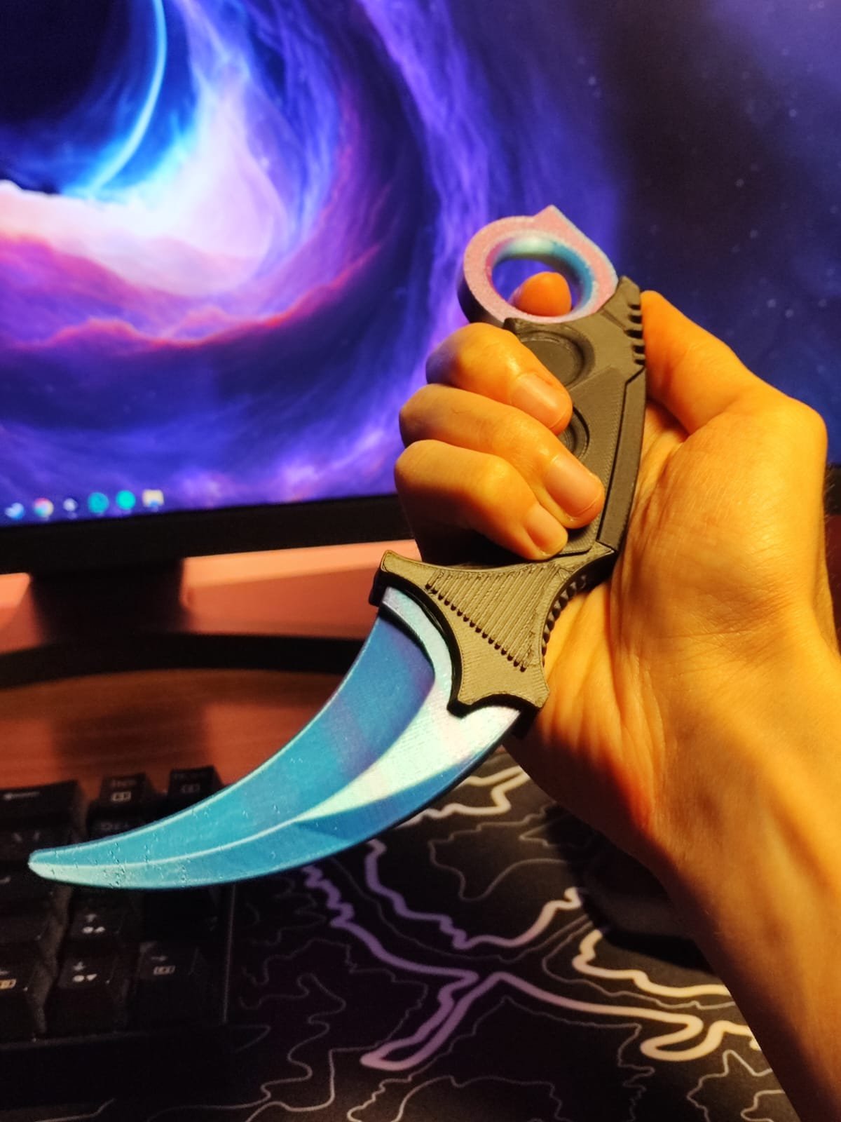 Crambit knife